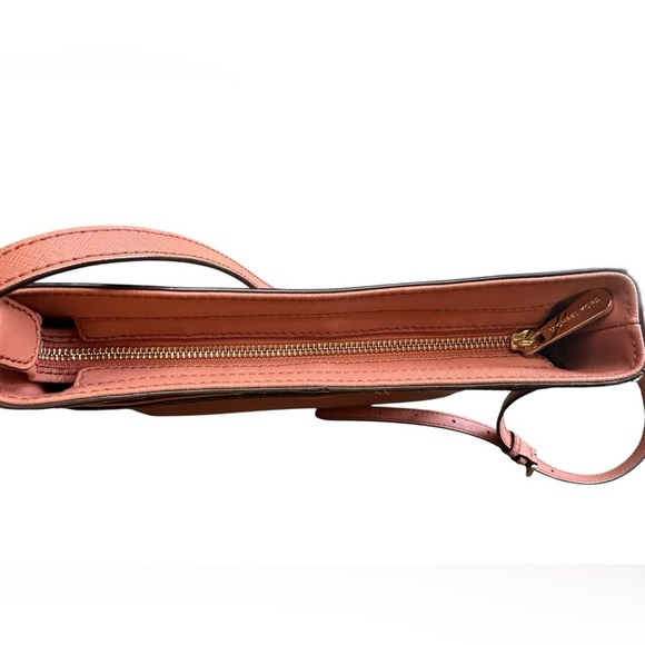 Jet Set Large Saffiano Leather Messenger Bag - Coral/Pink - Picture 3 of 10